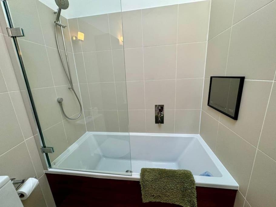 Appartamento Hyde Park Luxury 2 Bed 2 Bath House Londra