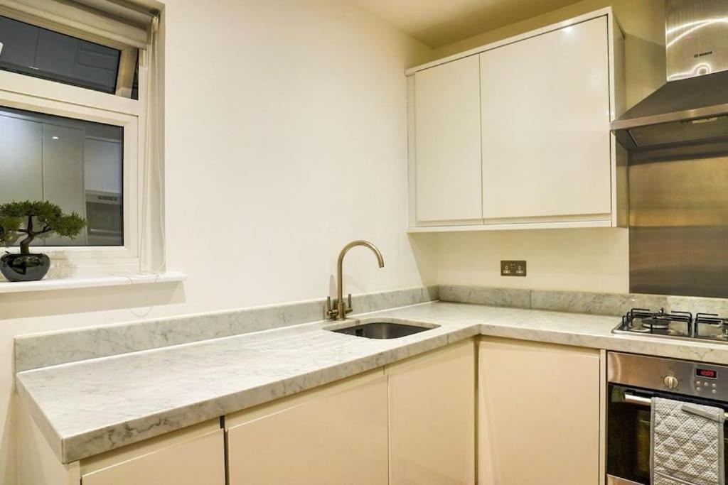 Appartamento Hyde Park Luxury 2 Bed 2 Bath House Londra